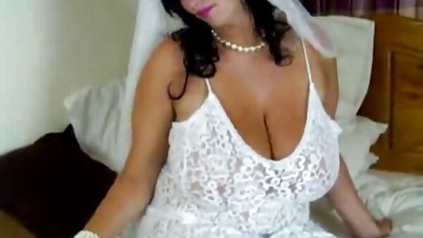 Jalang si rambut melayu seks boleh coklat Lola Martin memberikan blowjob yang hebat