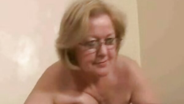 Gadis Czech lincah sedang melancap di dapur video seks lucah melayu