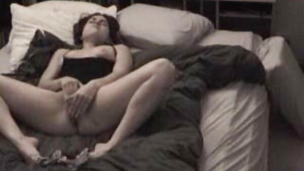 Babes kayu hitam panas dengan keldai besar mempunyai bertiga dengan seorang pepek kena jilat lelaki kulit putih