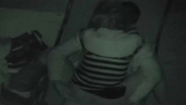 Gadis bermata empat yang menakjubkan dihentak dengan kejam video seks terbaru melayu di kerangnya