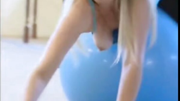 Horny Doc menggoda Nika Noire dan makan video seks awek faraj basahnya yang enak hingga kering