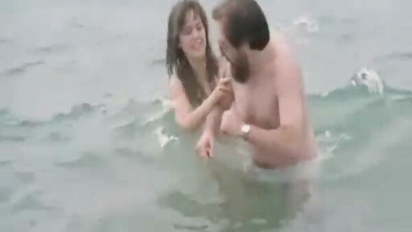 Pelacur si rambut coklat Kim Kennedy dan teman boleh seks video lelakinya suka fuck oral