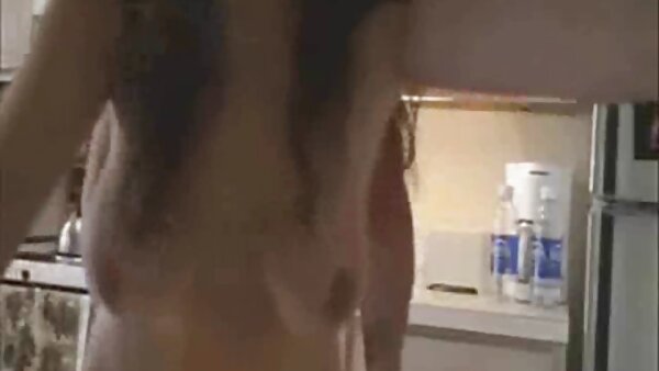 Babes lesbian yang tidak pernah puas menggembirakan pussies mereka seks adik dan kakak dengan mainan seks