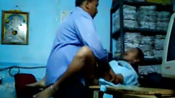 Berambut perang langsing dengan pantat hebat Elsa Jean gambar melayu lucah sedang bercinta dengan teman lelakinya