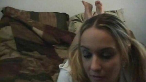 Gadis pantat melayu basah cantik si rambut coklat dalam stoking menikmati porno FMM panas dengan kancingnya