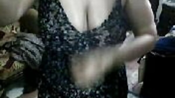 Pose jalang sedap di atas cam ustazah main seks menunjukkan badan dewi