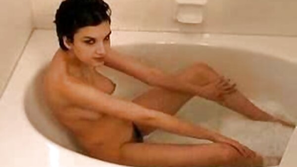 Awek berambut perang Sarah Vandella mengongkek video seks awek melayu dalam gaya 69